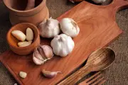 حمض أميني في الثوم يبطئ شيخوخة العضلات ويحسن قوتها لدى كبار السن