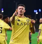 عبدالله الحمدان يواجه الهلال لأول مرة بقميص النصر في ديربي الرياض