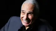 نجل عبدالرحمن أبو زهرة ينفي وصية تشييع جنازته من المسرح القومي