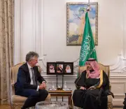 فيصل بن فرحان يبحث مع مستشار الأمن البريطاني تعزيز التعاون في لندن