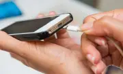 عادة يومية شائعة تدمر بطارية هاتفك دون أن تدري