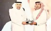 وزير الصحة يكرم الممرض علي الأكلبي لإنقاذه طفلاً من الاختناق