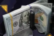 استقرار الدولار الأمريكي أمام العملات الرئيسة في التعاملات الآسيوية