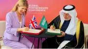السعودية وبريطانيا توقعان اتفاقاً لدعم الأطفال الجرحى في غزة