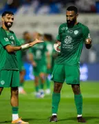 ماتيوس وأبو الشامات يشيدان بجماهير الأهلي بعد رباعية الخليج ويعدان بموسم أقوى