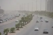 تحذير من رياح نشطة وأتربة في المنطقة الشرقية حتى السادسة مساء