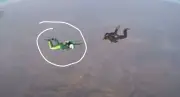 أول تجربة من نوعها عالمياً: مغامر أمريكي يقفز من طائرة دون مظلة ويسقط في شبكة