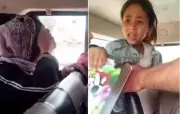 بالفيديو: ركاب حافلة يقبضون على امرأة حاولت خطف طفلة في الشرقية