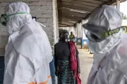 الصليب الأحمر ينعي وفاة متطوعين يشتبه بإصابتهم بإيبولا في الكونغو