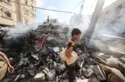 مقتل زوجين ورضيعهما بقصف إسرائيلي على غزة