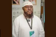 قصة إيمان ملهمة: شاب غابوني يعتنق الإسلام بعد رحلة بحث دامت عامًا