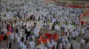 نائب أمير مكة يرحب بالحجاج ويؤكد استمرار تطوير الخدمات