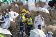 الدفاع المدني بالحج يكثف جولاته التفتيشية على مخيمات عرفات