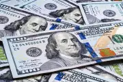 استقرار الدولار قرب أعلى مستوى في أسبوع والين يتراجع