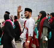 وفاء ضيوف الرحمن لرجال الأمن.. مشاهد إنسانية في الحج