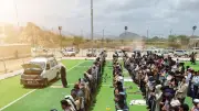 اليمنيون يؤدون صلاة الغائب على الرئيس السابق عبدربه منصور هادي في مشهد مهيب