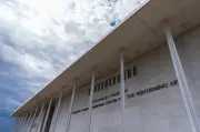 القضاء يلزم ترمب بإزالة اسمه من مركز كينيدي للفنون