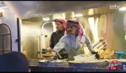 أبو مشهور الشراري يحوّل خبز المصلية إلى قصة تراث وكرم
