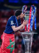 أشرف حكيمي أول عربي يفوز بدوري أبطال أوروبا مرتين توالياً