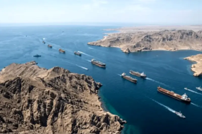 عُمان وإيران تؤكدان إبقاء مضيق هرمز مفتوحاً للملاحة الدولية