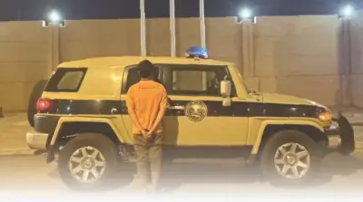إلقاء القبض على يمني لنقل 10 مخالفين في جازان
