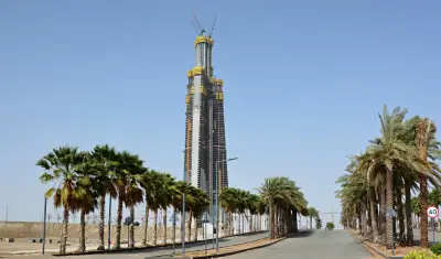 برج جدة يصل إلى الطابق 102 ويقترب من لقب أعلى ناطحة سحاب في العالم