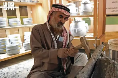 عسير تحتضن 635 حرفياً و338 ترخيصاً لتعزيز الموروث الثقافي في 2025