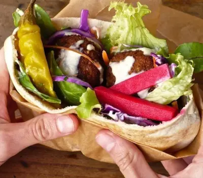 استشاري سكري يحذر من الطعمية يومياً ويؤكد خطورة شرائط القياس التالفة
