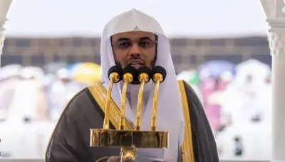 تعيين ياسر الدوسري خطيباً بالمسجد الحرام وصلاح البدير بالمسجد النبوي