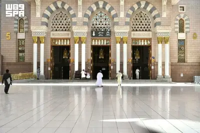 رخام تاسوس الأبيض: عنصر معماري وتبريد طبيعي في المسجد النبوي