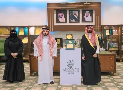محافظ الخرج يكرّم سفراء جمعية الأدب المهنية لدورهم في خدمة ضيوف الرحمن