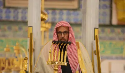 إمام المسجد النبوي يستلهم دروس الهجرة ويدعو للتثبت في نقل السيرة