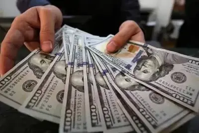 الدولار يواصل مكاسبه أمام اليورو بعد تثبيت الفائدة الأمريكية