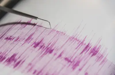 زلزال بقوة 5.6 يضرب شمال كاليفورنيا ويسقط بضائع ويقطع الكهرباء