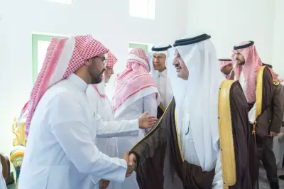 أمير الشرقية ووزير الطاقة يؤديان صلاة الميت على شهداء مروحية أرامكو
