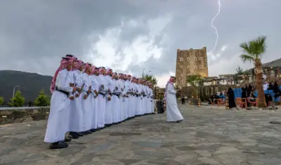 عروض الفلكلور الشعبي تثري تجربة زوار قصور أبو سراح التاريخية بعسير