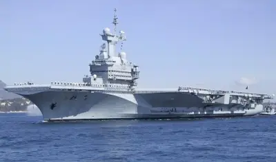 فرنسا تنشر حاملة الطائرات شارل ديغول في خليج عدن لتأمين مضيق هرمز