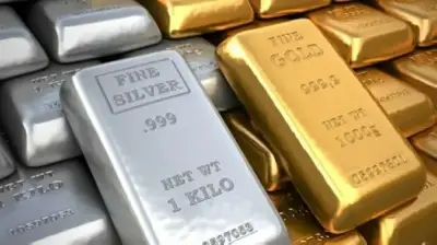 استقرار سعر الذهب وانخفاض الفضة في المعاملات الفورية