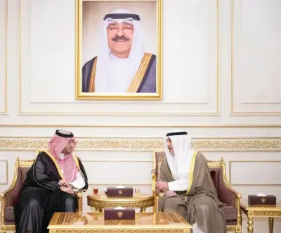 وزير الداخلية الكويتي يستقبل الأمير تركي بن محمد بن فهد