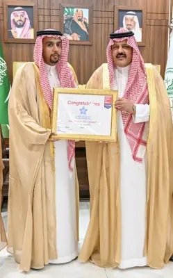 أمير حائل يتسلم شهادة أفضل بيئة عمل لتجمع حائل الصحي
