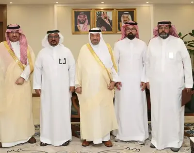 أمير نجران يمنح وسام الملك عبدالعزيز لمتبرعين بالكلى
