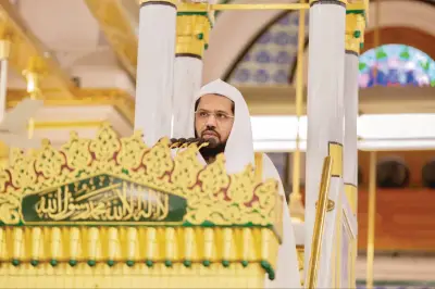 إمام المسجد النبوي يدعو للتأمل في تعاقب الزمان والاستدراك