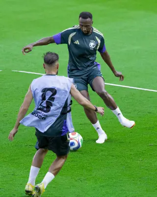 سامي الجابر يحفز لاعبي المنتخب السعودي قبل مواجهة الرأس الأخضر