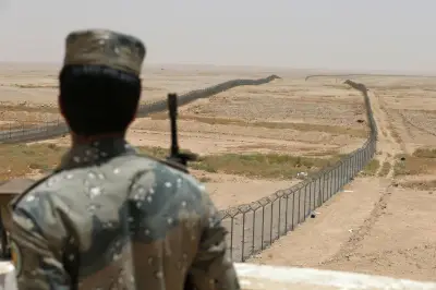 السجن 15 عاماً وغرامة مليون ريال لمؤوي مخالفي أمن الحدود
