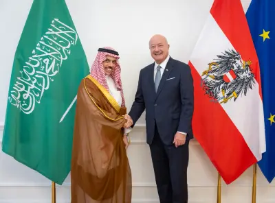 وزير الخارجية يبحث مع المستشار النمساوي تعزيز العلاقات الثنائية