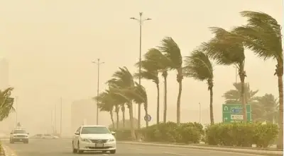 استمرار الرياح المثيرة للأتربة وأمطار رعدية على عدة مناطق