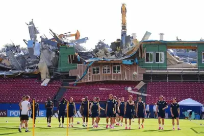 انهيار مدرج تدريبات منتخب السويد يثير الرعب دون إصابات