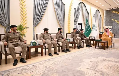 محافظ الطائف يقلّد 10 ضباط شرطة رتبهم الجديدة بعد الترقية