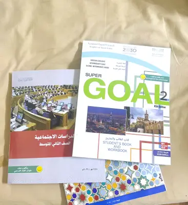 طلاب الانتقالية يتسلمون كتب العام القادم قبل الإجازة الصيفية
