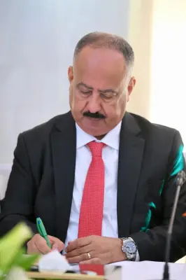 وزير النقل اليمني يعلن فتح الأجواء والمطارات بالكامل أمام الملاحة الدولية